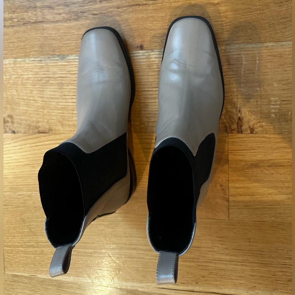 Everlane Two-Tone Chelsea Boots - Picture 5 of 10